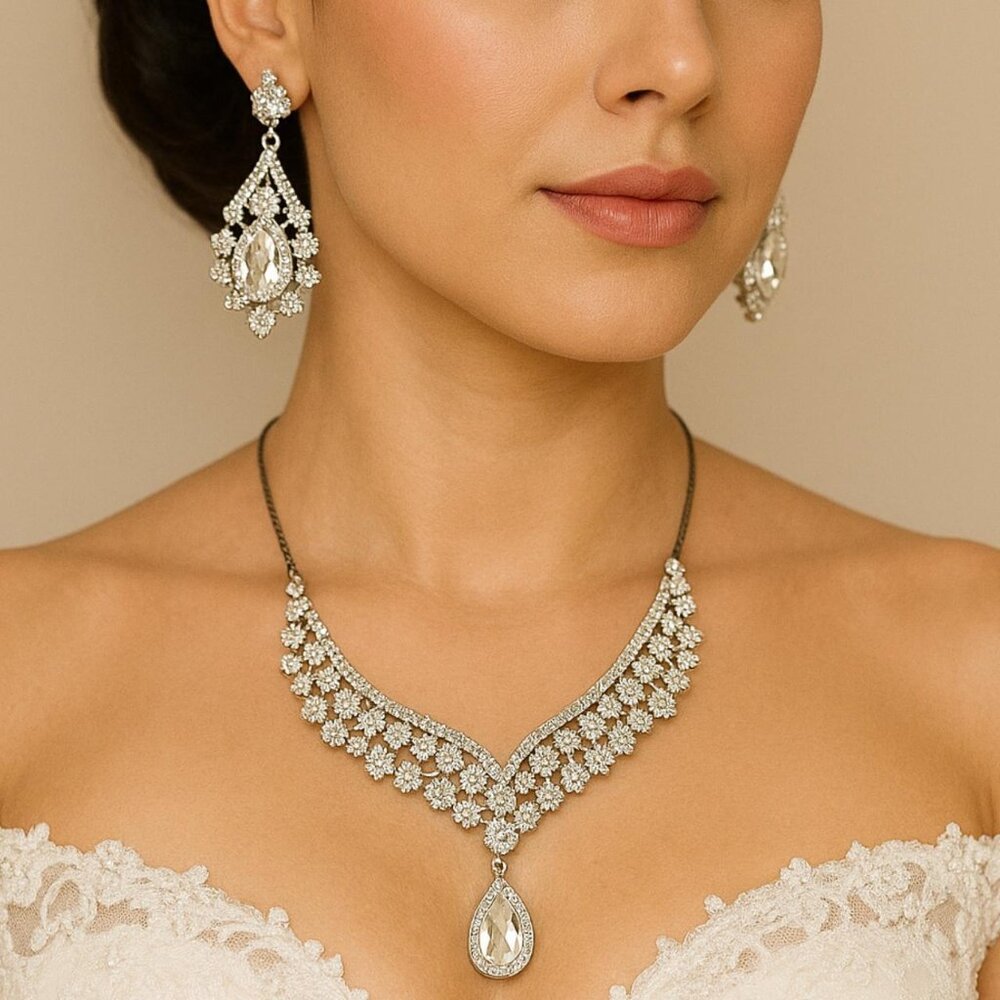 NWOT Glass Crystal Statement Necklace & Earring Set